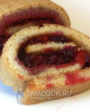 Рулет с брусникой