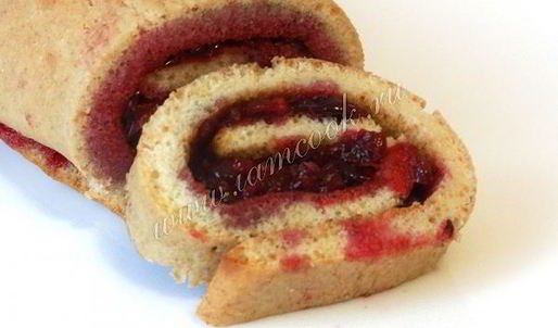 рулет с брусникой