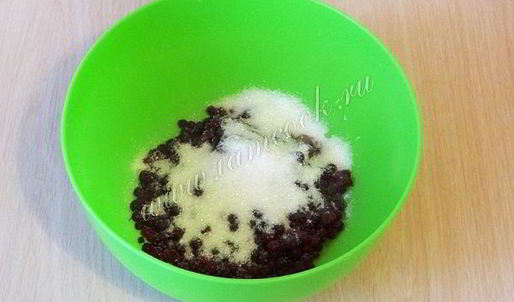 рулет с брусникой