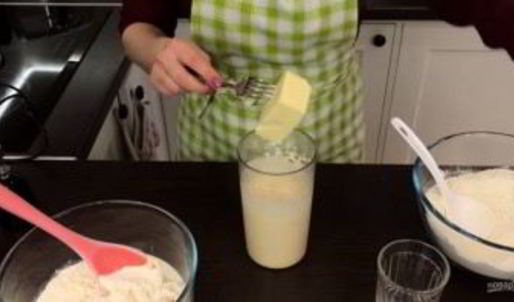 рулет с черносливом и орехами в медовой корочке