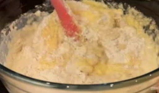 рулет с черносливом и орехами в медовой корочке