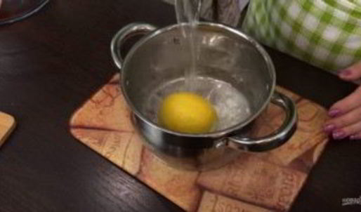 рулет с черносливом и орехами в медовой корочке