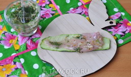 рулетики из кабачка с куриной грудкой в мультиварке