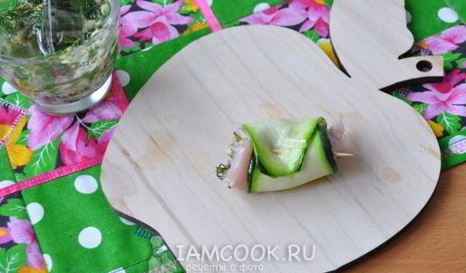 рулетики из кабачка с куриной грудкой в мультиварке