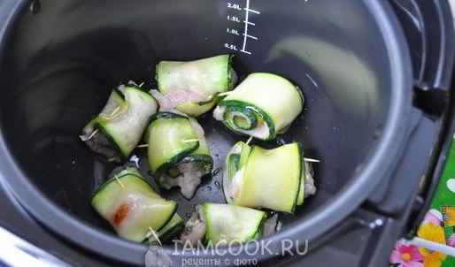 рулетики из кабачка с куриной грудкой в мультиварке