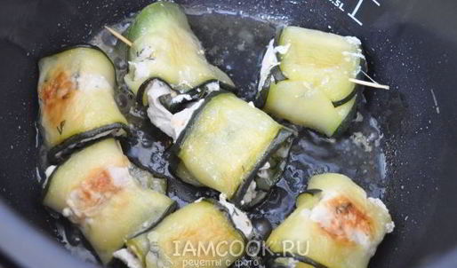 рулетики из кабачка с куриной грудкой в мультиварке