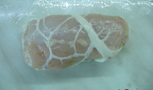 рулетики из куриного филе в свиной сетке