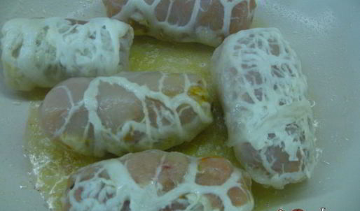 рулетики из куриного филе в свиной сетке