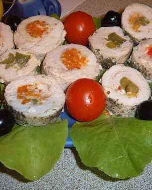 Рулетики из отварного куриного филе