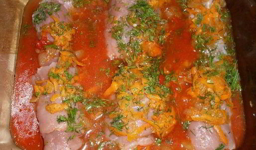 рулетики из свинины в томатном соусе