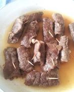 Рулетики из телятины с беконом и сыром