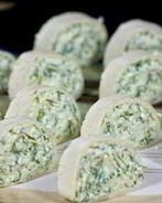 Рулетики из тортильи с сыром и чесноком