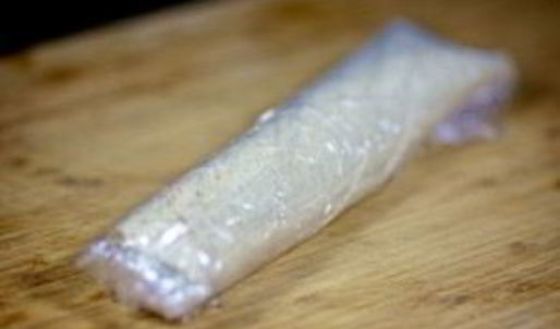 рулетики из тортильи с сыром и чесноком