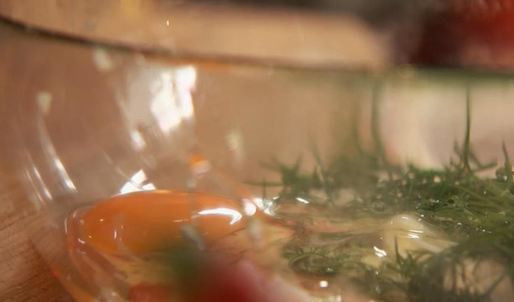 рулеты из свинины с укропным пюре