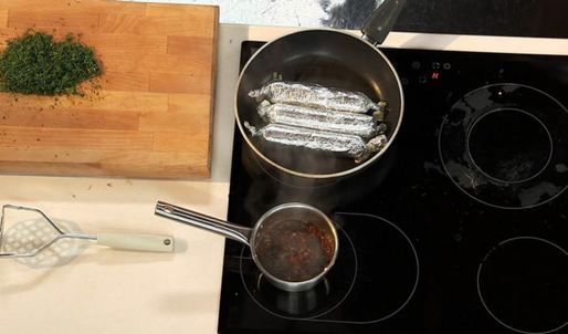 рулеты из свинины с укропным пюре