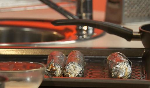 рулеты из свинины с укропным пюре