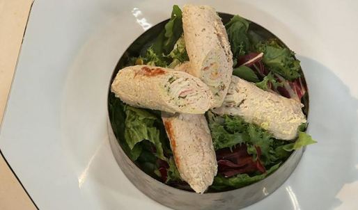 рулеты из свинины с укропным пюре