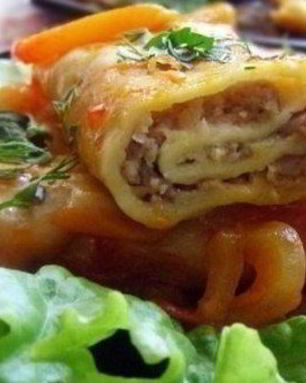 Рулеты с мясом, тушеные в соусе