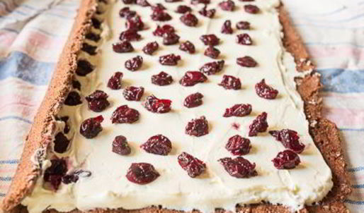 шоколадный рулет с пьяной вишней