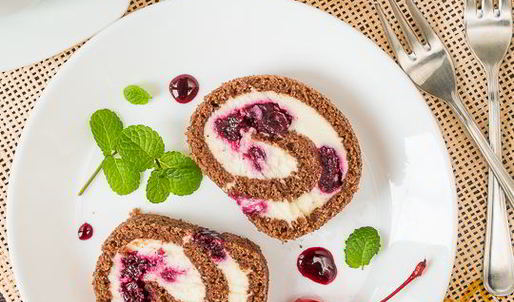 шоколадный рулет с пьяной вишней