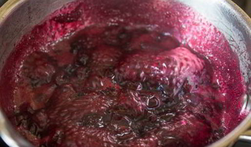 шоколадный рулет с пьяной вишней