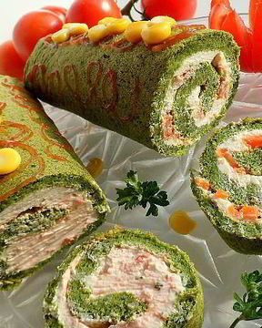 Шпинатный рулет со сливочным сыром и соленой семгой