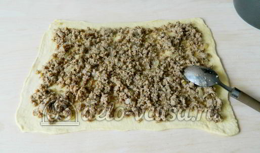 слоеный рулет с фаршем