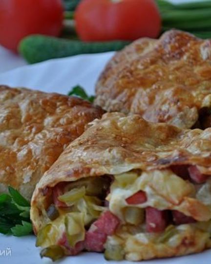 Рецепт слоеного рулета с ветчиной и сыром