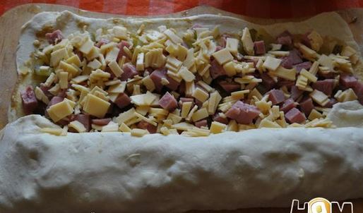 слоеный рулет с ветчиной и сыром