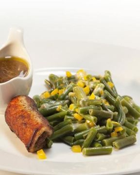 Свиные рулетики с фасолью и горчично-соевым соусом