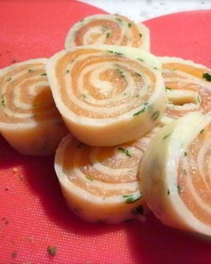 Сырные рулетики с семгой