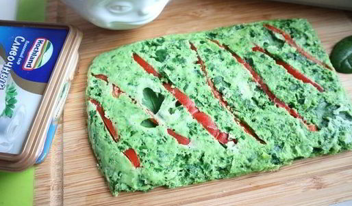 зеленый рулет с креветками и болгарским перцем