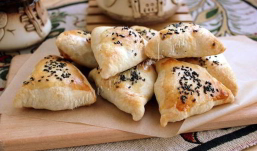 самса из слоеного теста