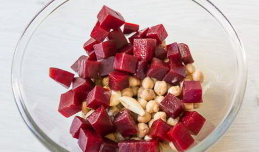 свекольный хумус