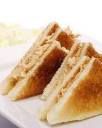 Быстрые сэндвичи с консервированным лососем и васаби