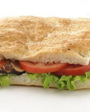 Горячие сэндвичи с грибами и томатами