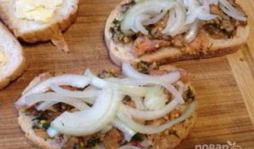 горячий сэндвич с лососем