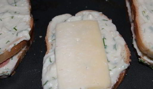 хрустящие сэндвичи с соусом бешамель