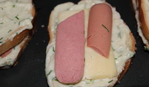 хрустящие сэндвичи с соусом бешамель