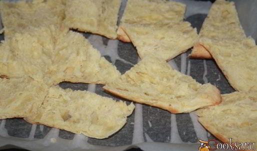 хрустящие сэндвичи с запеченной куриной грудкой и пряным соусом с карри и кориандром