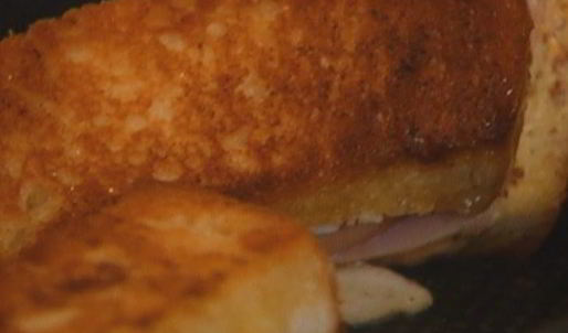 мини-сэндвичи с ветчиной, вялеными помидорами и сыром