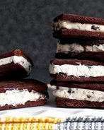 Шоколадный сэндвич с мороженым