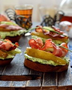 Сэндвич с беконом и грушами