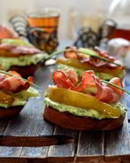 Сэндвич с беконом и грушами