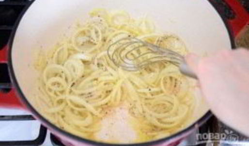 сэндвич с карамелизированным луком