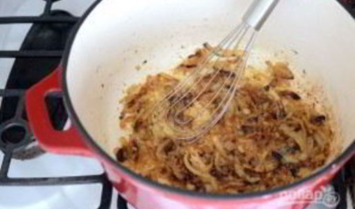 сэндвич с карамелизированным луком