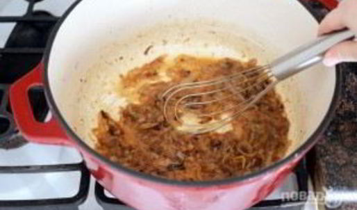 сэндвич с карамелизированным луком