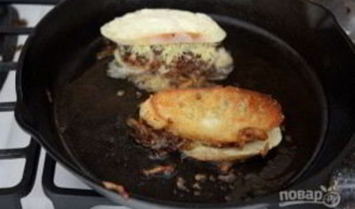 сэндвич с карамелизированным луком