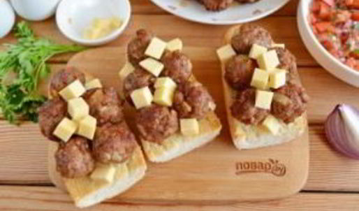 сэндвич с мясными шариками