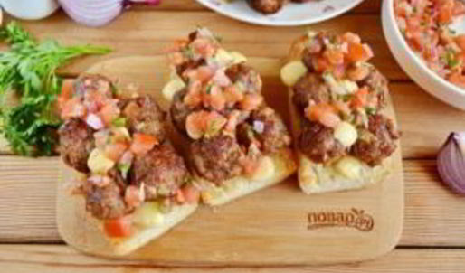 сэндвич с мясными шариками